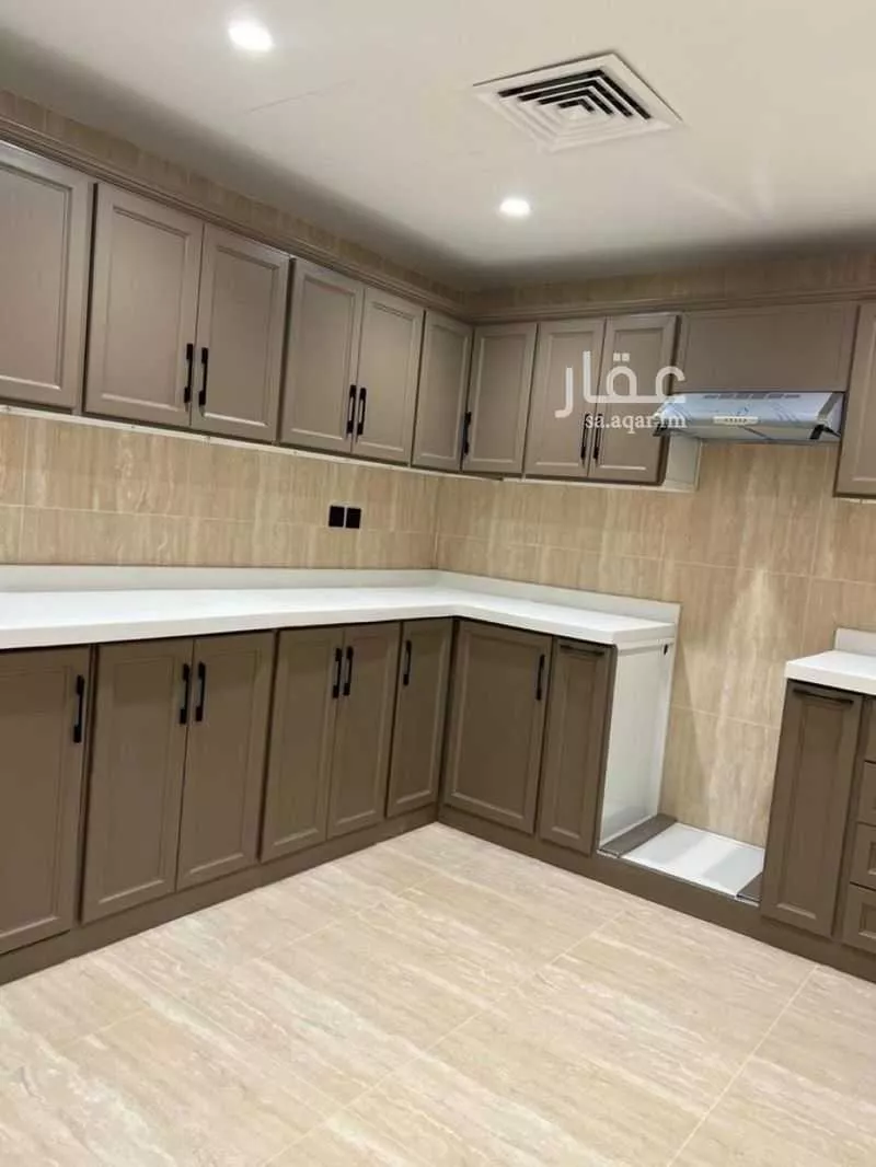 عمارة 5000 م² في الرائد 20