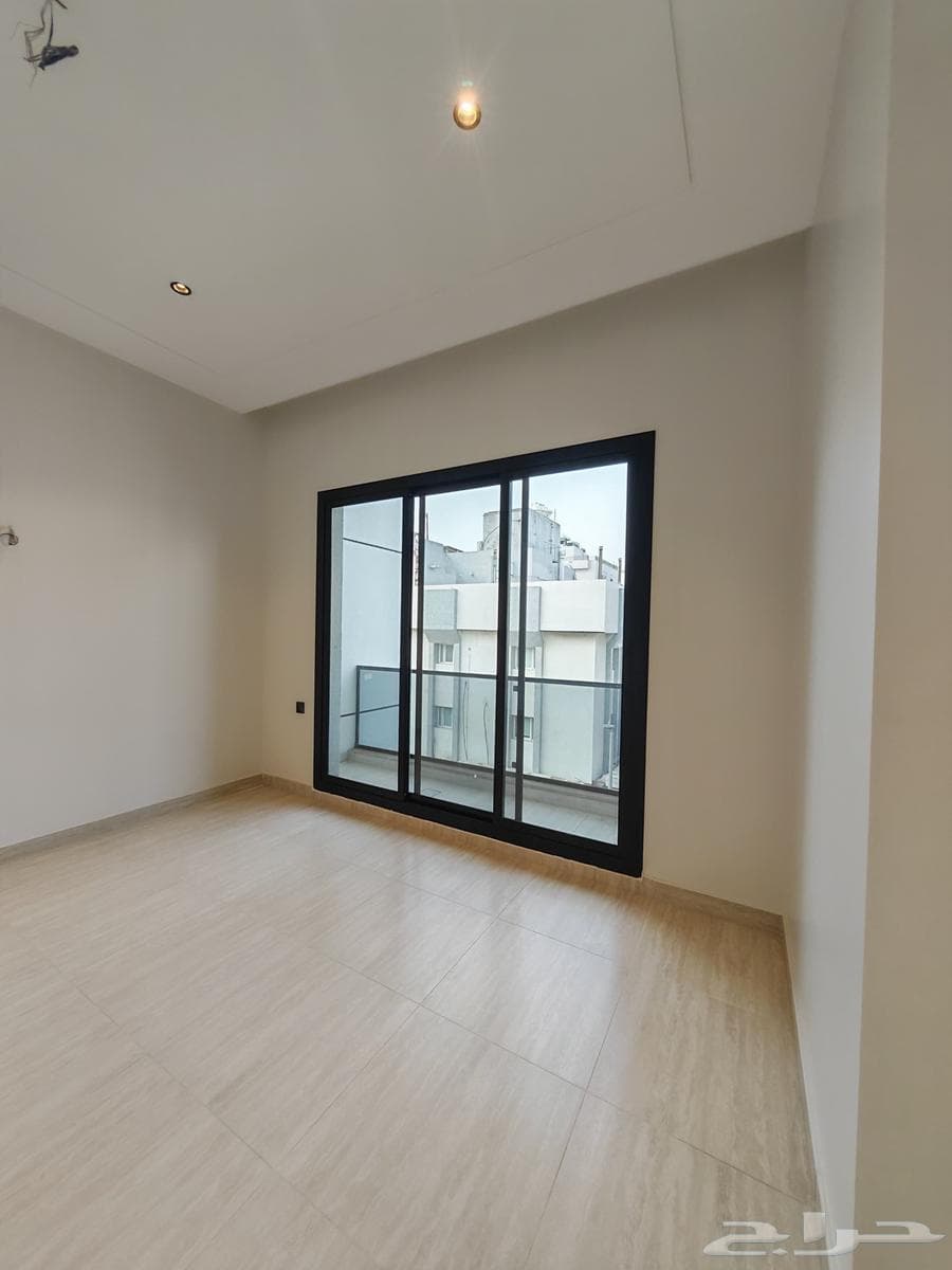 شقة 4 غرف في العزيزية 20