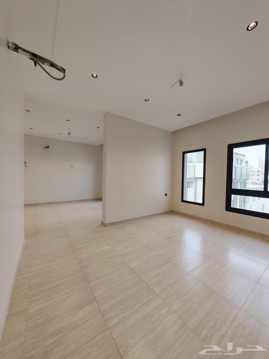 شقة 4 غرف في العزيزية 3