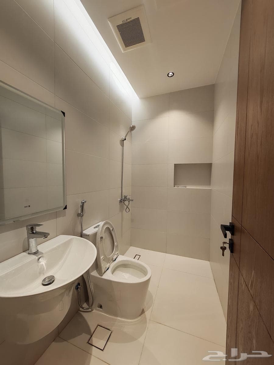 شقة 4 غرف في العزيزية 21