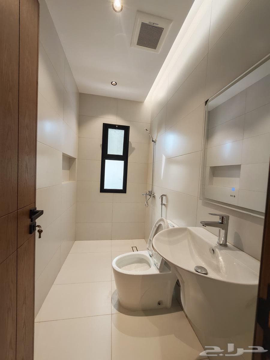 شقة 4 غرف في العزيزية 5