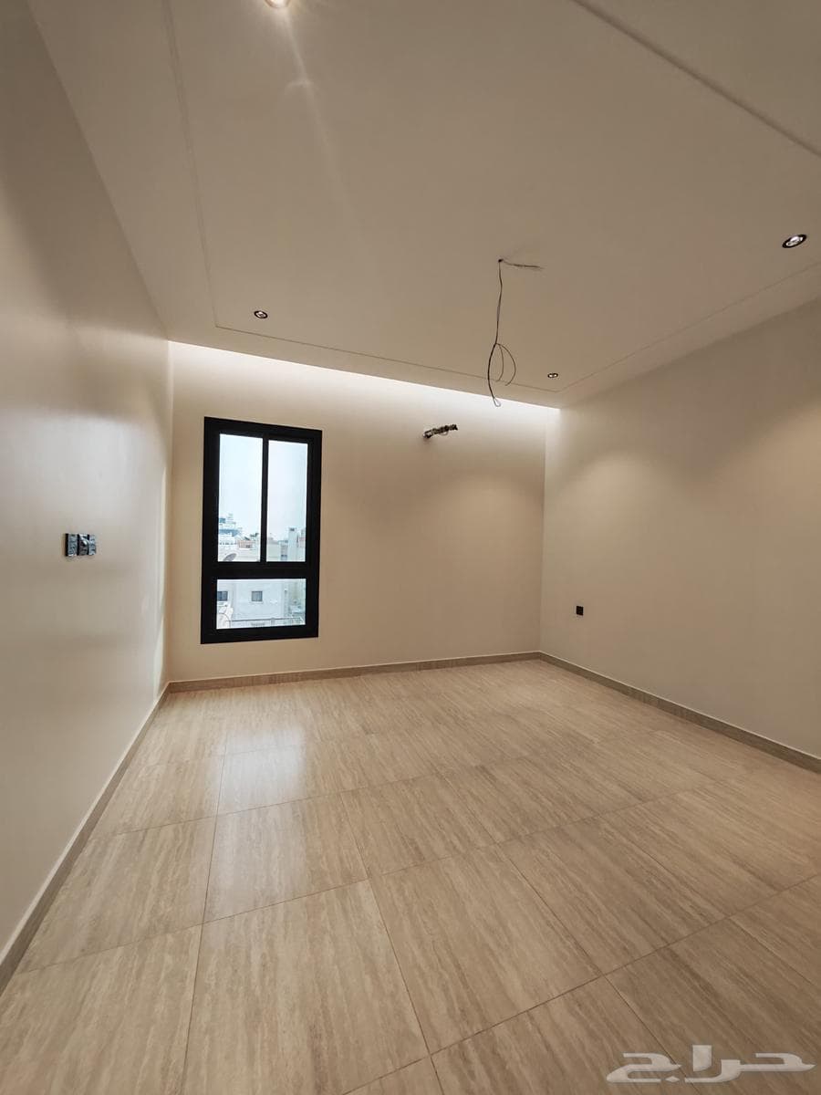 شقة 4 غرف في العزيزية 8