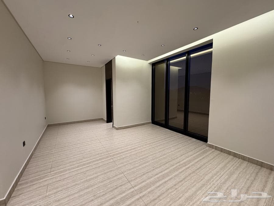 9 bedroom villa in Al Ukayshiyyah 9