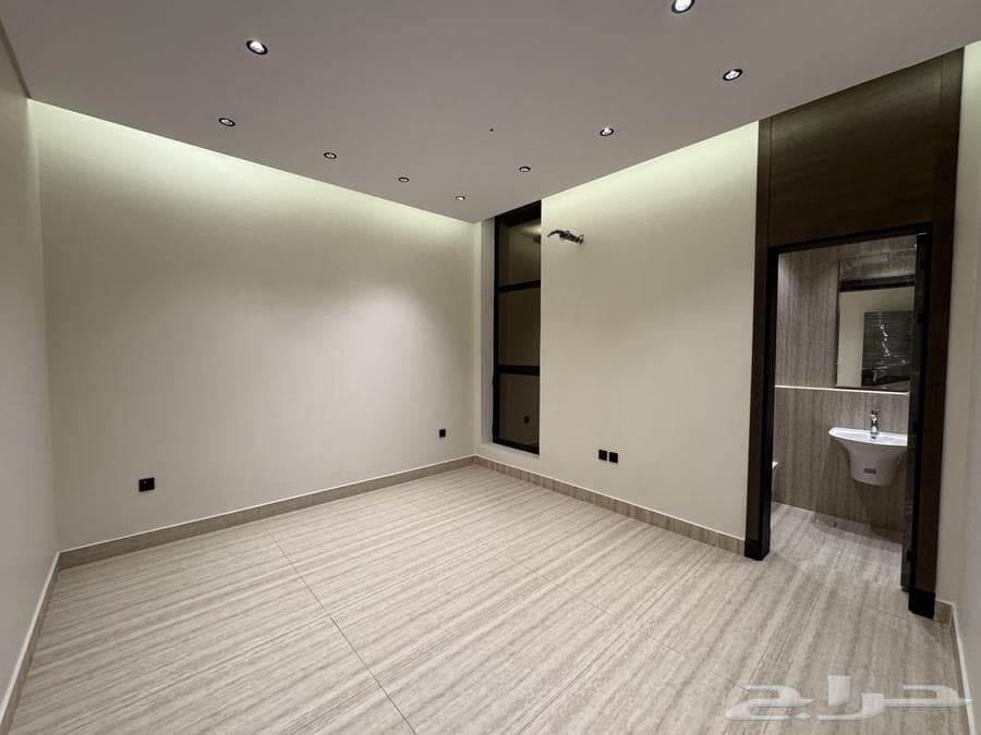 9 bedroom villa in Al Ukayshiyyah 10