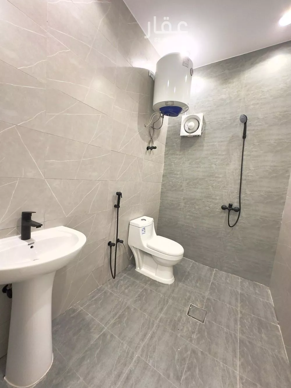 شقة 1 غرف في العقيق 8