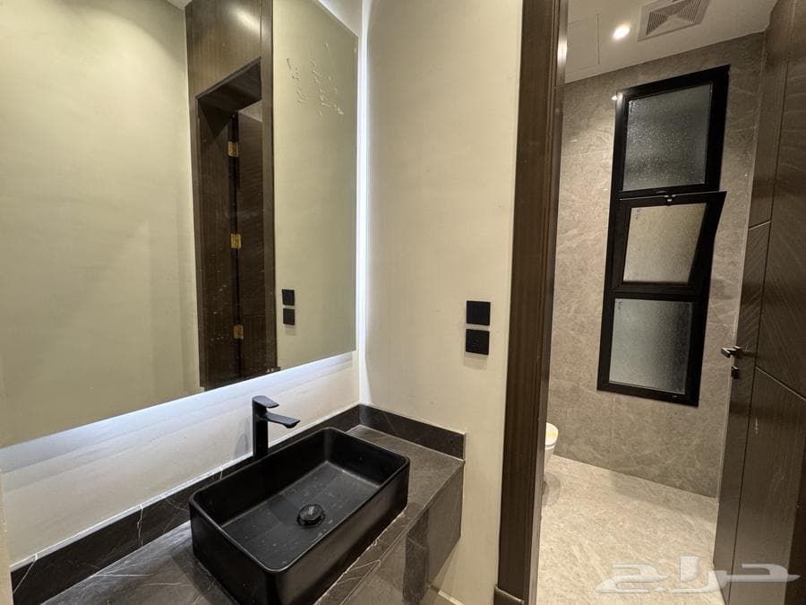 9 bedroom villa in Al Ukayshiyyah 3