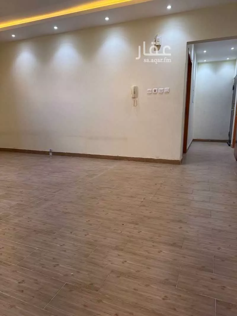 3 bedroom floor in Dhahrat Laban 5