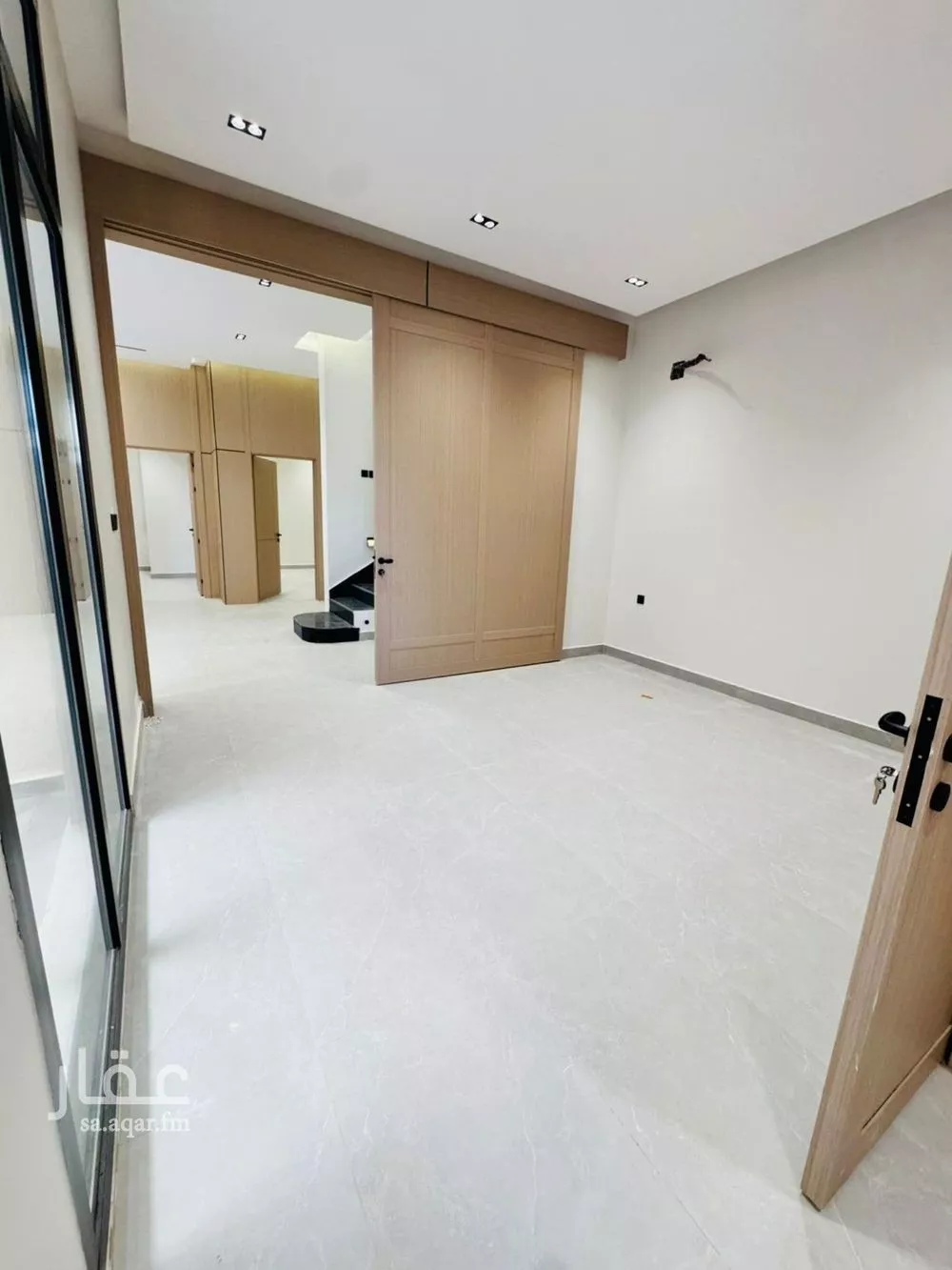 فيلا 5 غرف في الملك فيصل 11