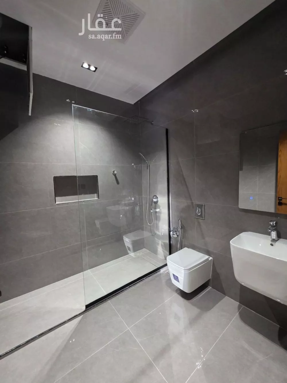 6 bedroom villa in King Faisal 24