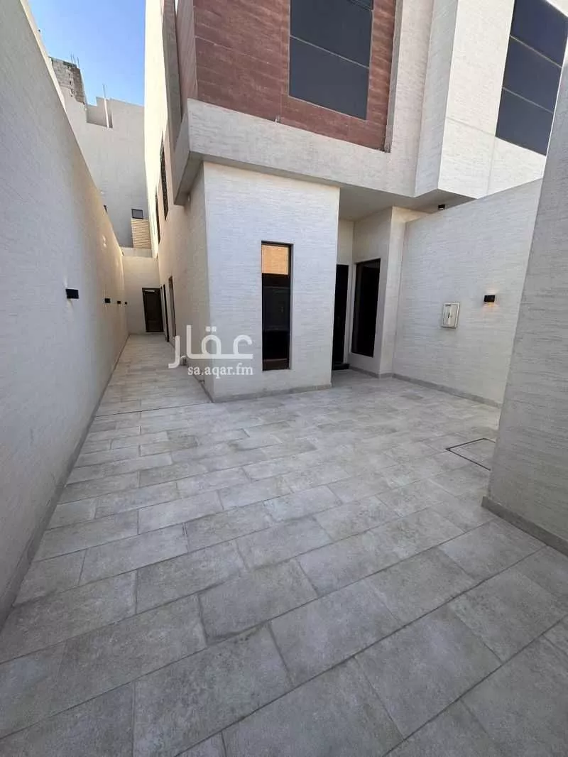 5 bedroom floor in Al Wadi 1