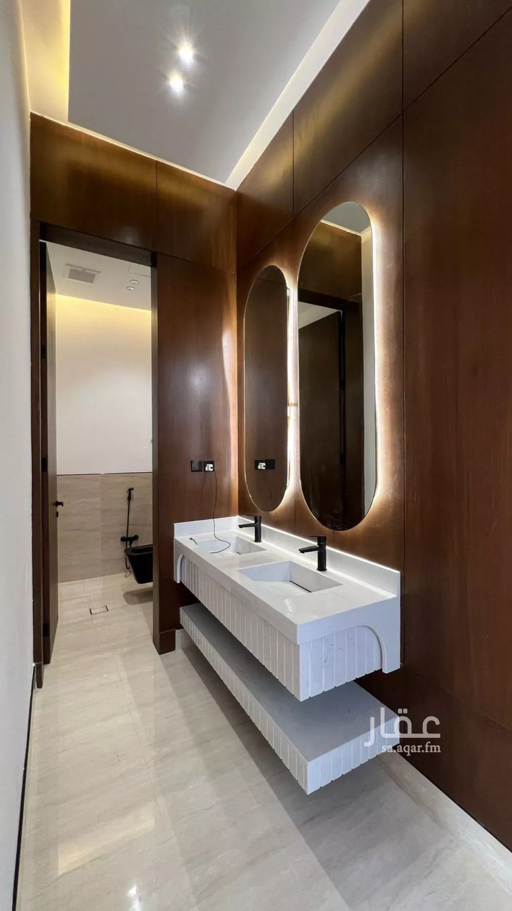 5 bedroom villa in Al Mahdiyyah 2