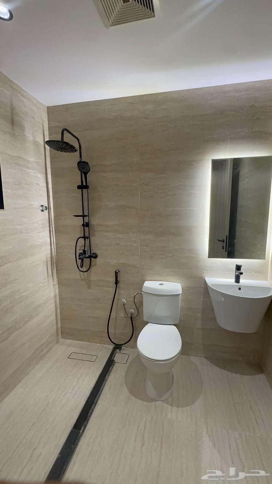 4 bedroom apartment in Al Duwaykhilah 9