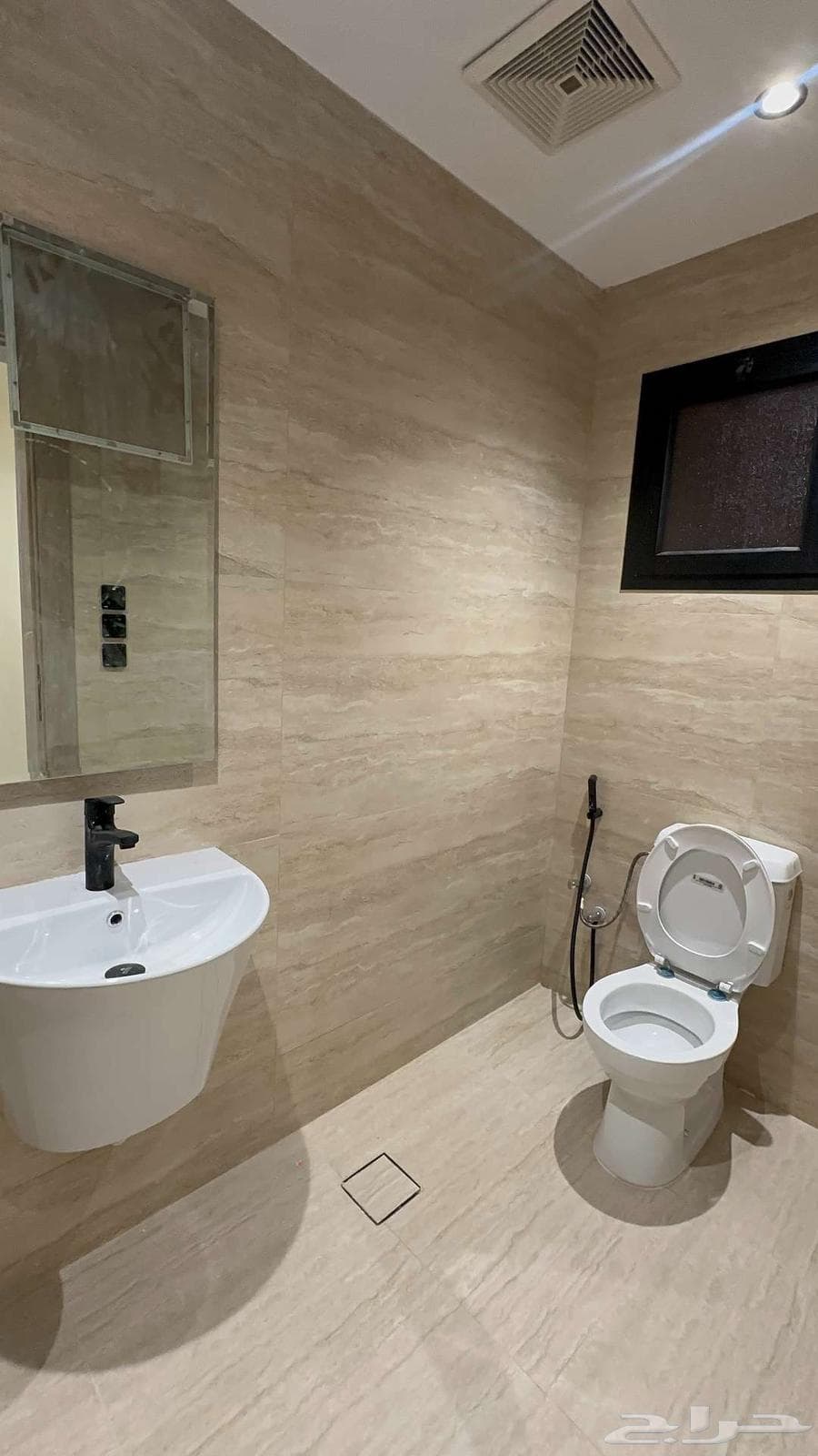 4 bedroom apartment in Al Duwaykhilah 10