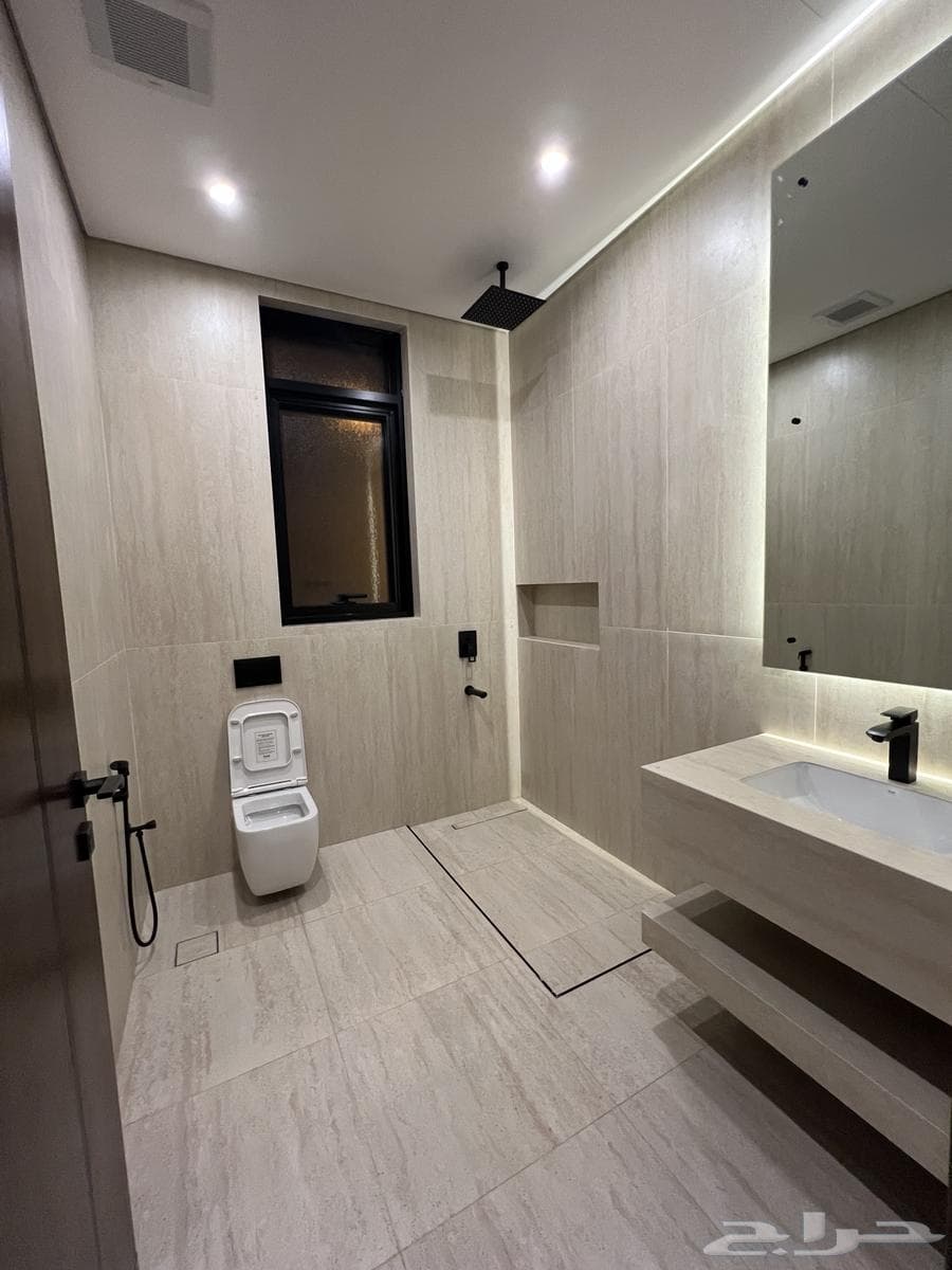 5 bedroom apartment in King Fahd 11