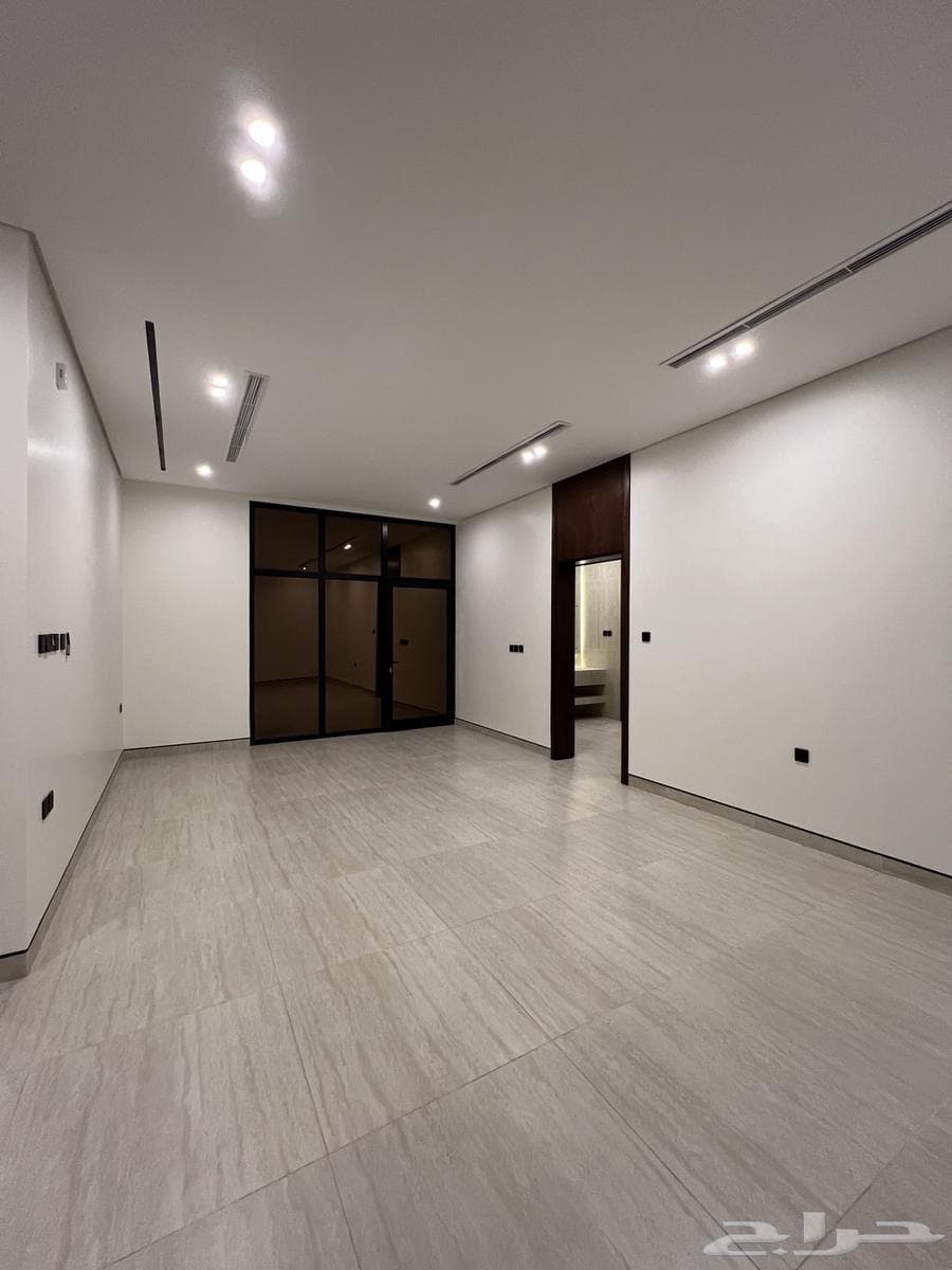 5 bedroom apartment in King Fahd 17