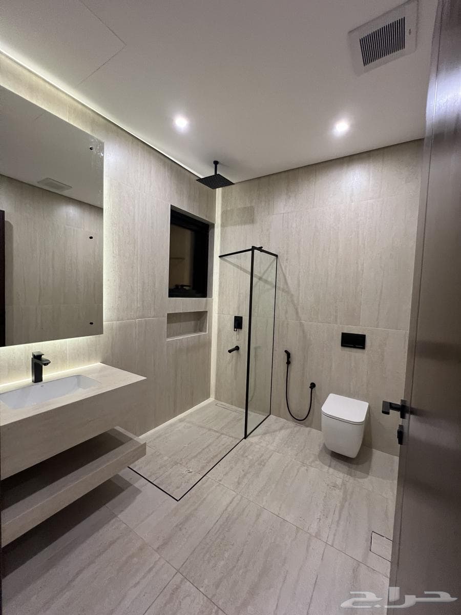 5 bedroom apartment in King Fahd 24