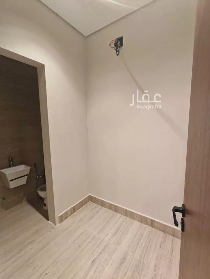 5 bedroom villa in Al Aridh 10
