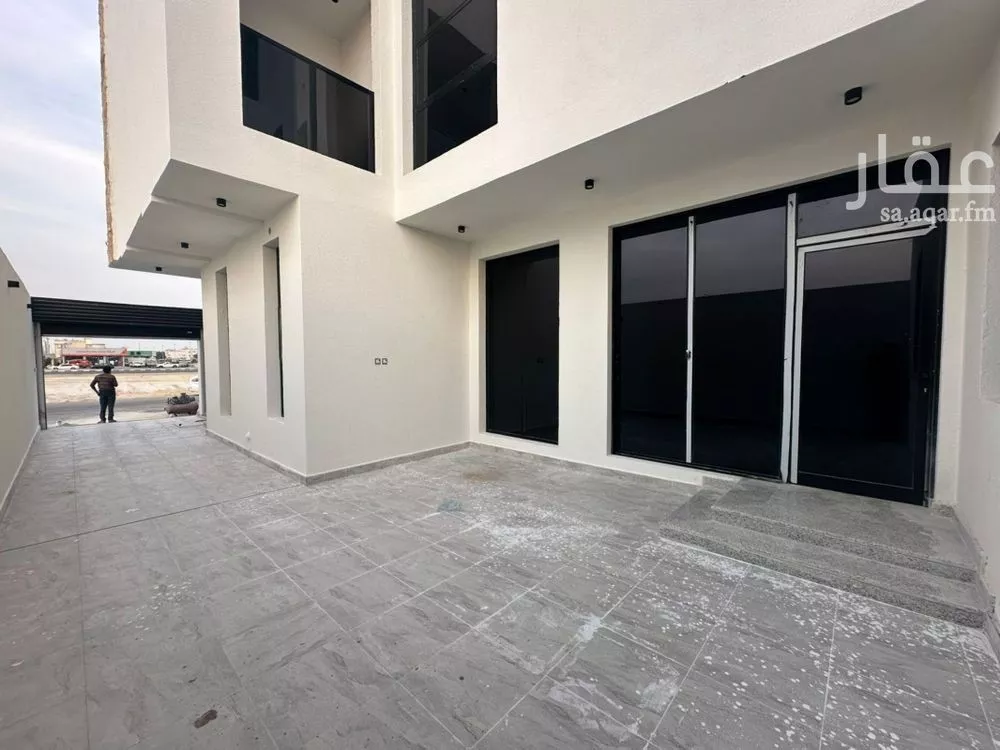 7 bedroom villa in Al Amwaj 2