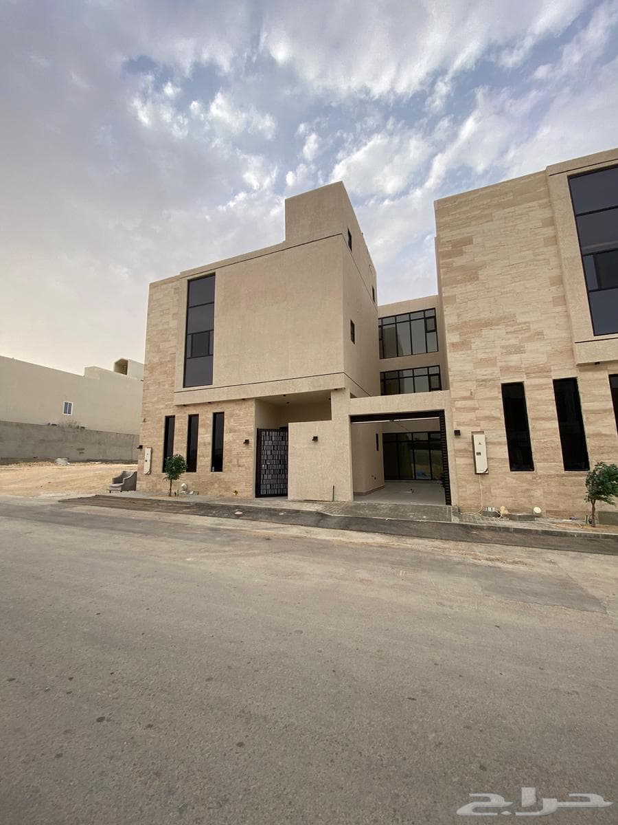 5 bedroom villa in Al Mahdiyyah 2
