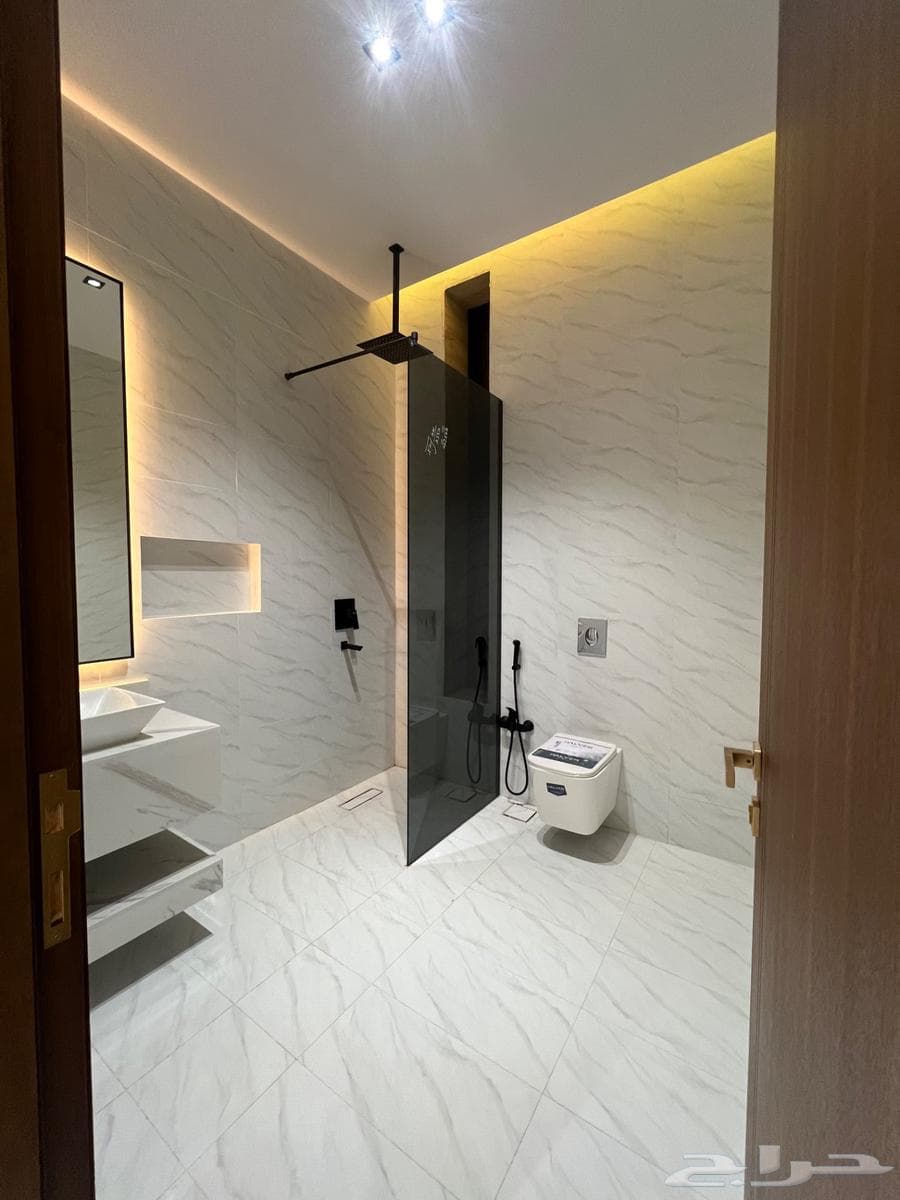 6 bedroom villa in Al Narjis 32