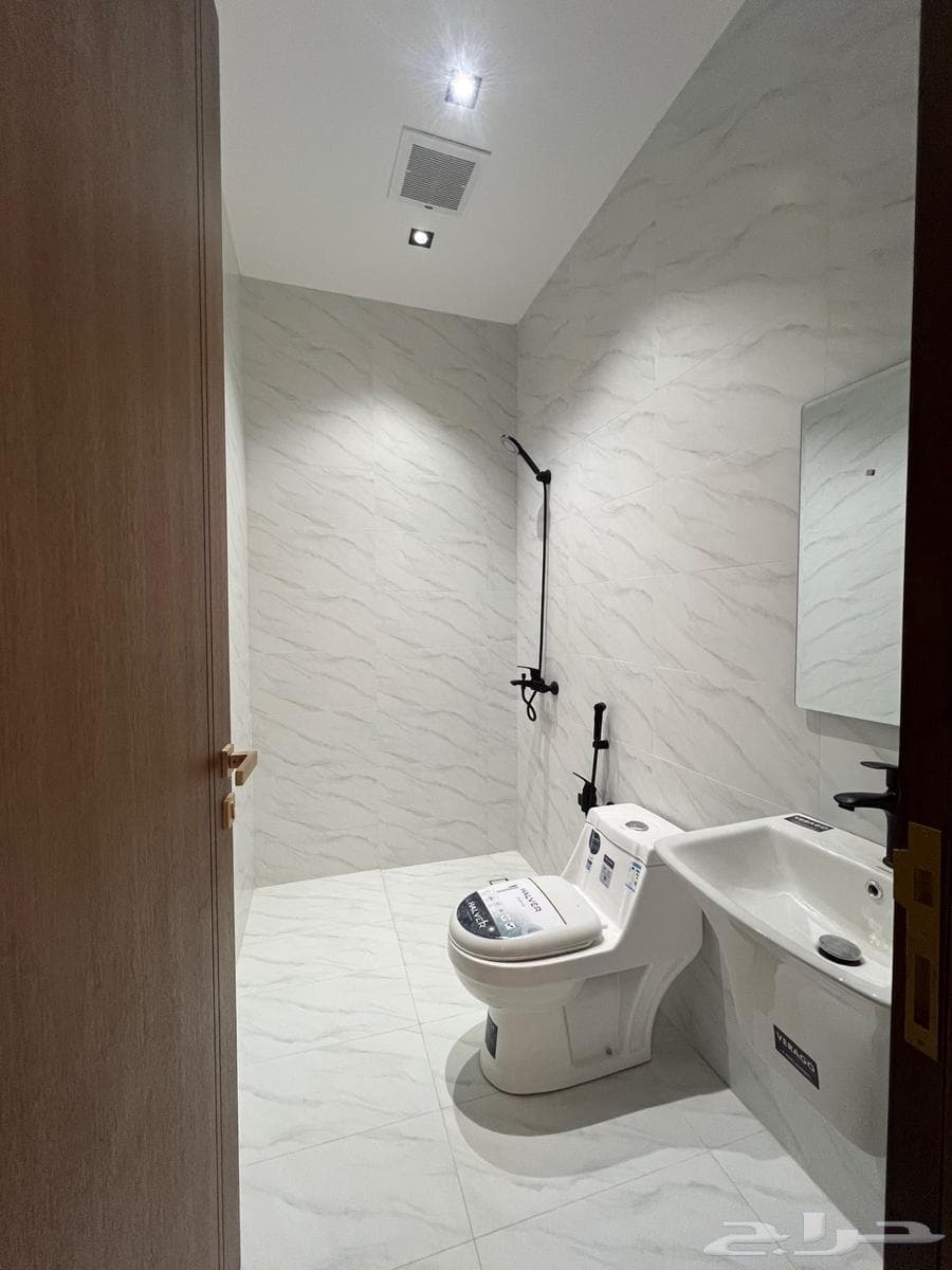 6 bedroom villa in Al Narjis 47