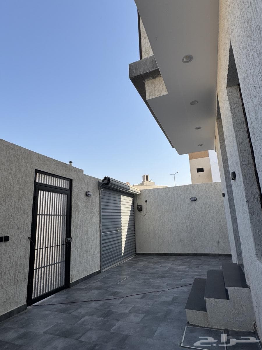 7 bedroom villa in Al Khumrah 15