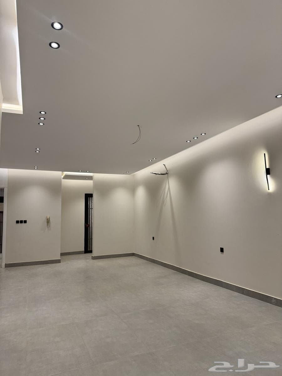 7 bedroom villa in Al Khumrah 3