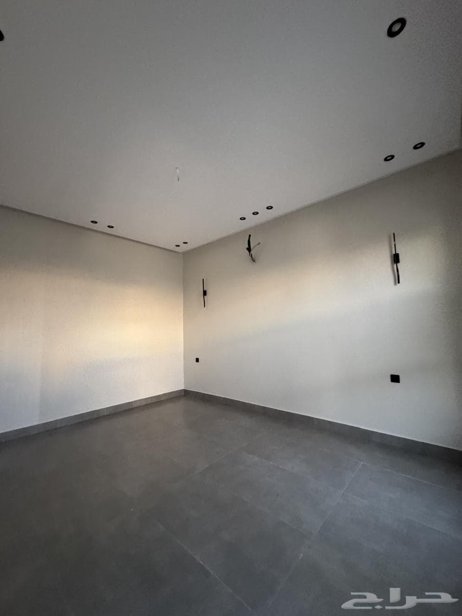 7 bedroom villa in Al Khumrah 23