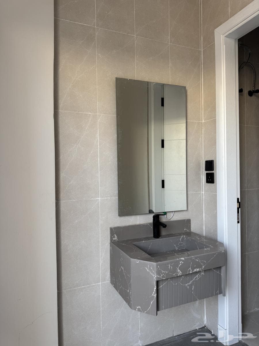 7 bedroom villa in Al Khumrah 24