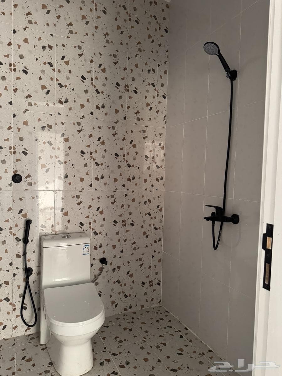 7 bedroom villa in Al Khumrah 25