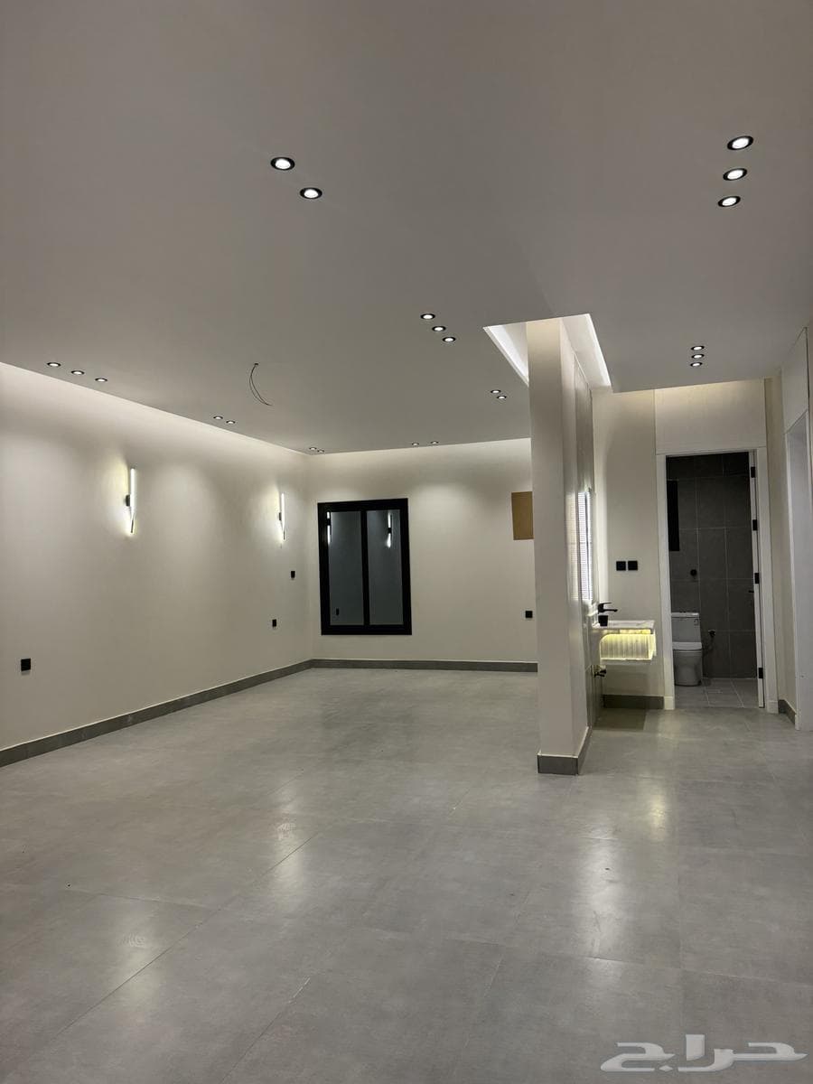 7 bedroom villa in Al Khumrah 4