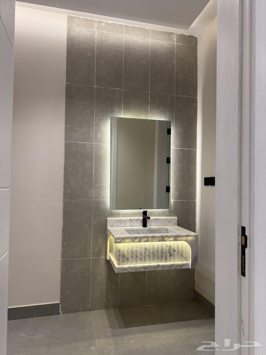 7 bedroom villa in Al Khumrah 7