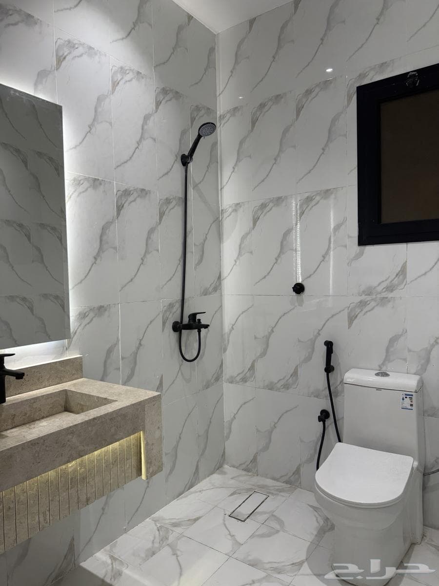 7 bedroom villa in Al Khumrah 8