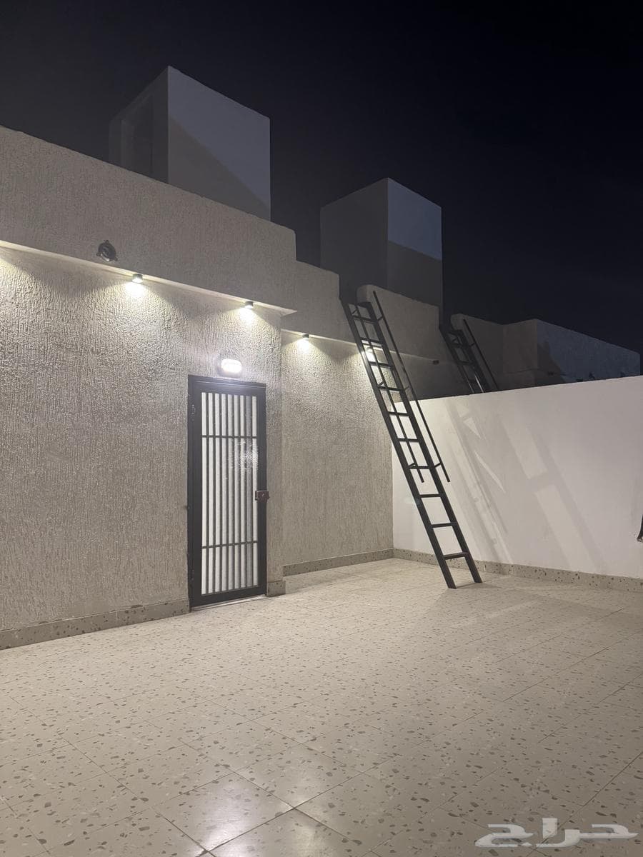 7 bedroom villa in Al Khumrah 9