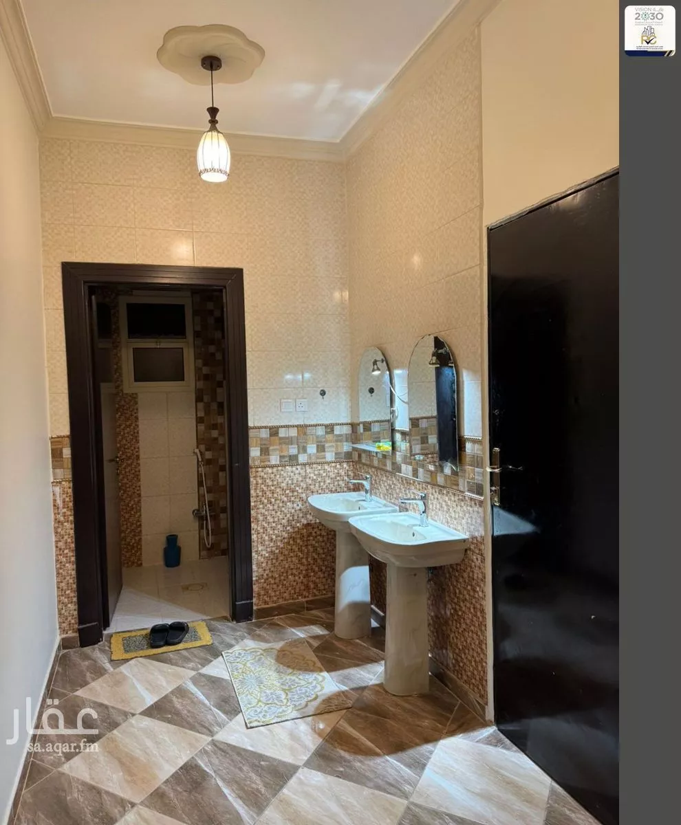 4 bedroom floor in Dhahrat Laban 2