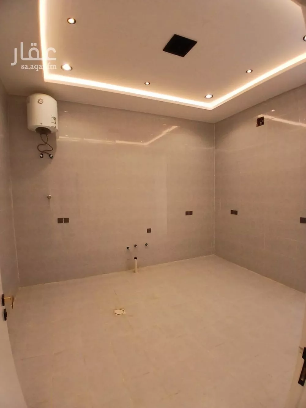 5 bedroom villa in Al Janadriyah 11