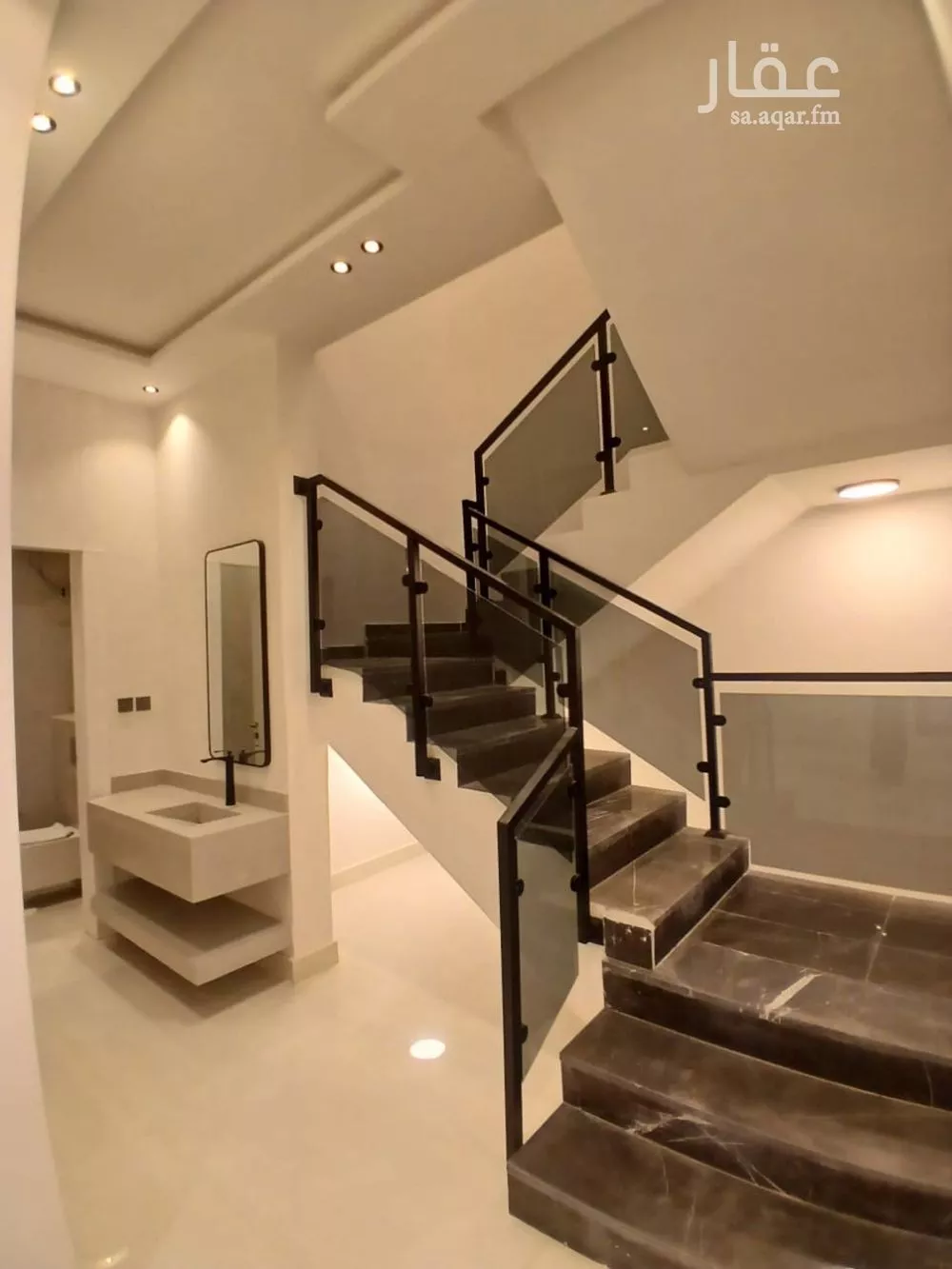 5 bedroom villa in Al Janadriyah 14