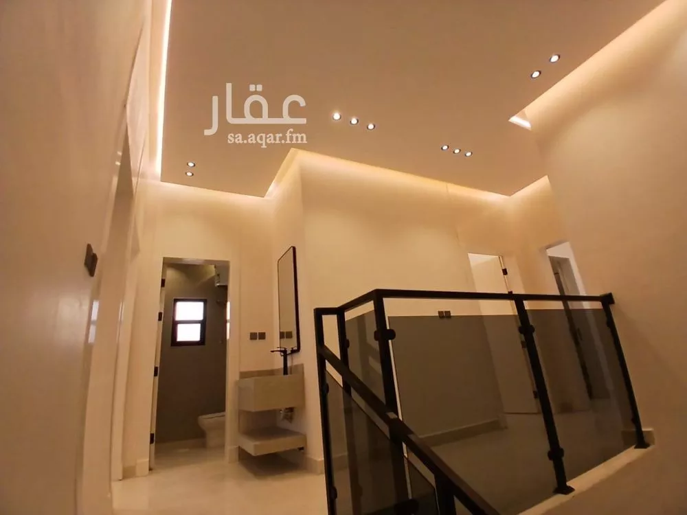 5 bedroom villa in Al Janadriyah 5