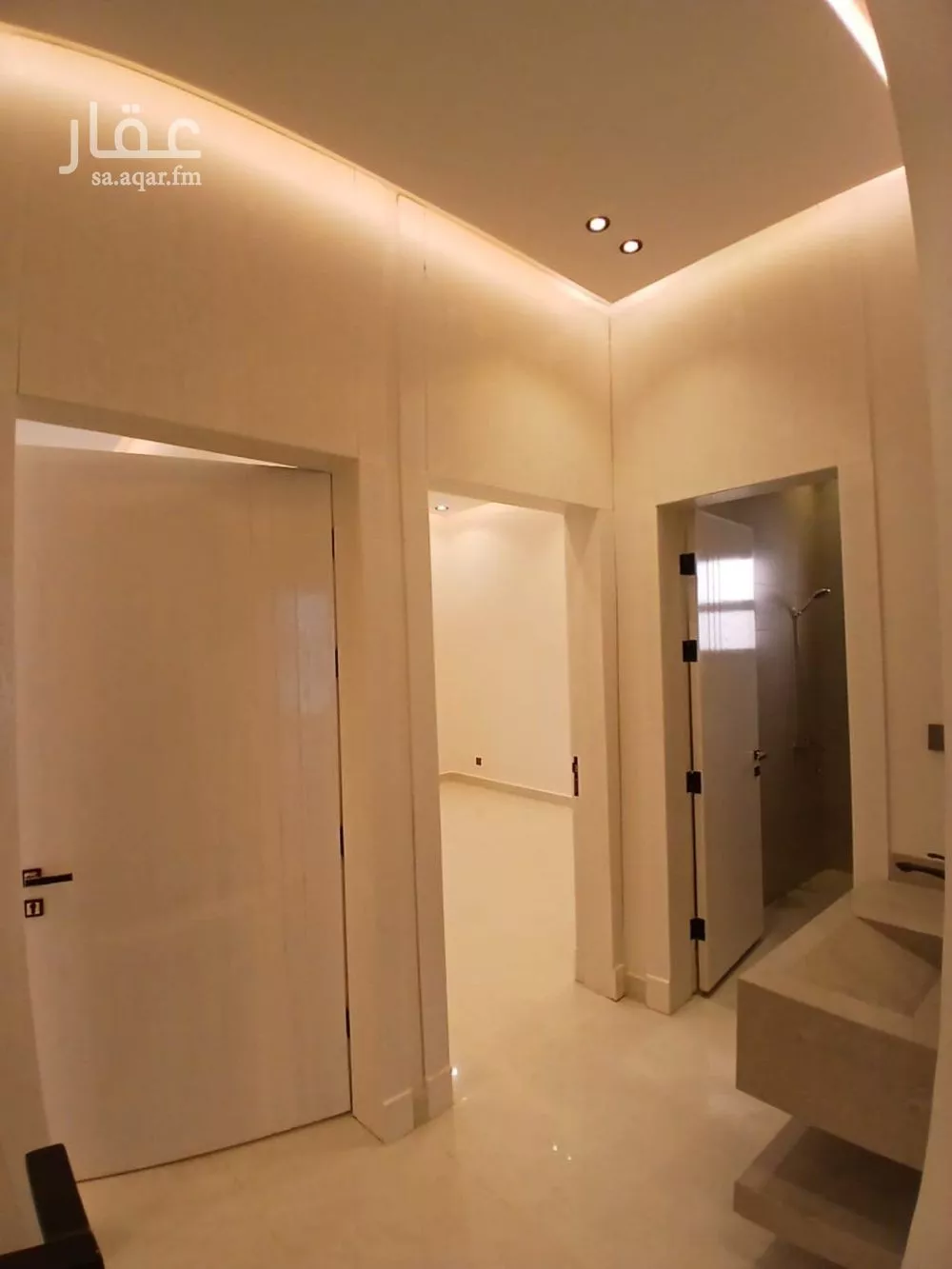 5 bedroom villa in Al Janadriyah 8