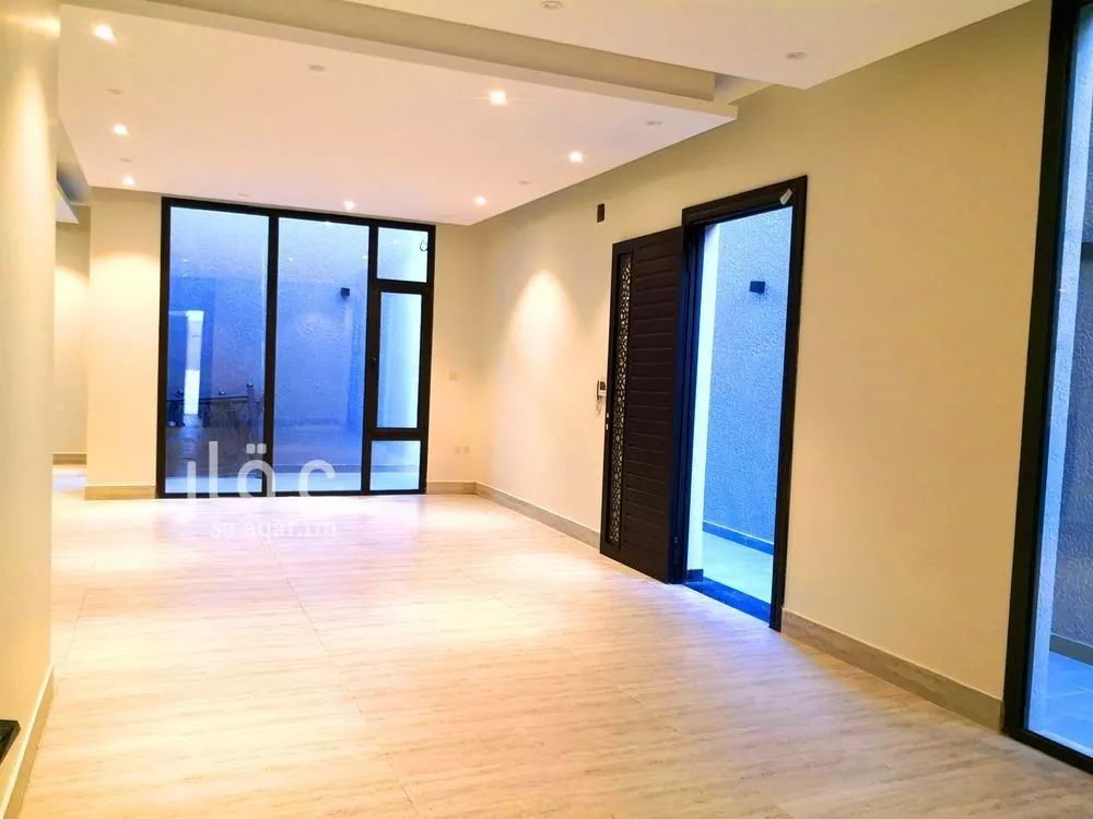 5 bedroom villa in Al Aridh 6