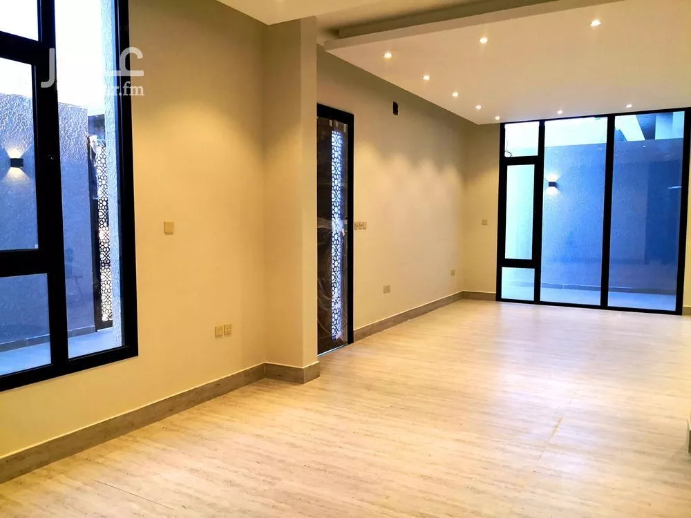 5 bedroom villa in Al Aridh 12