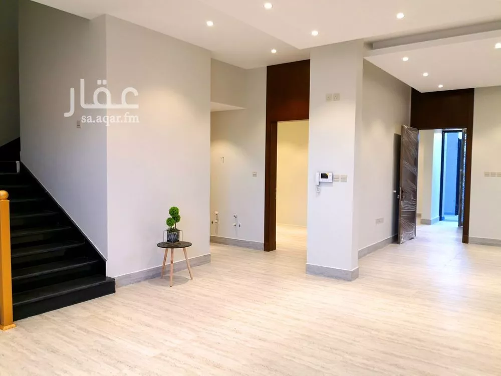 5 bedroom villa in Al Aridh 9