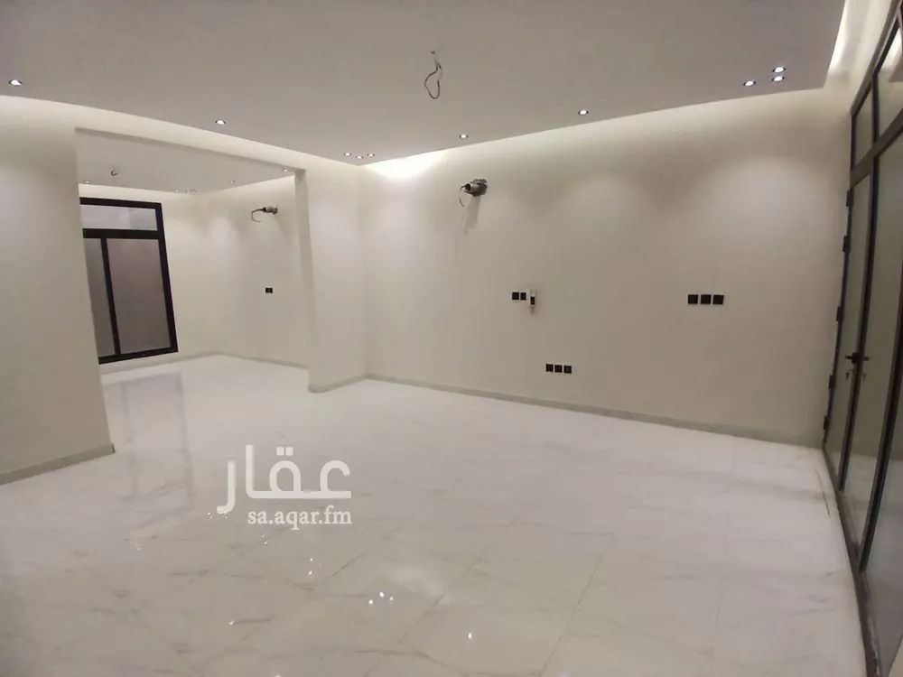 8 bedroom villa in As Sawari 5