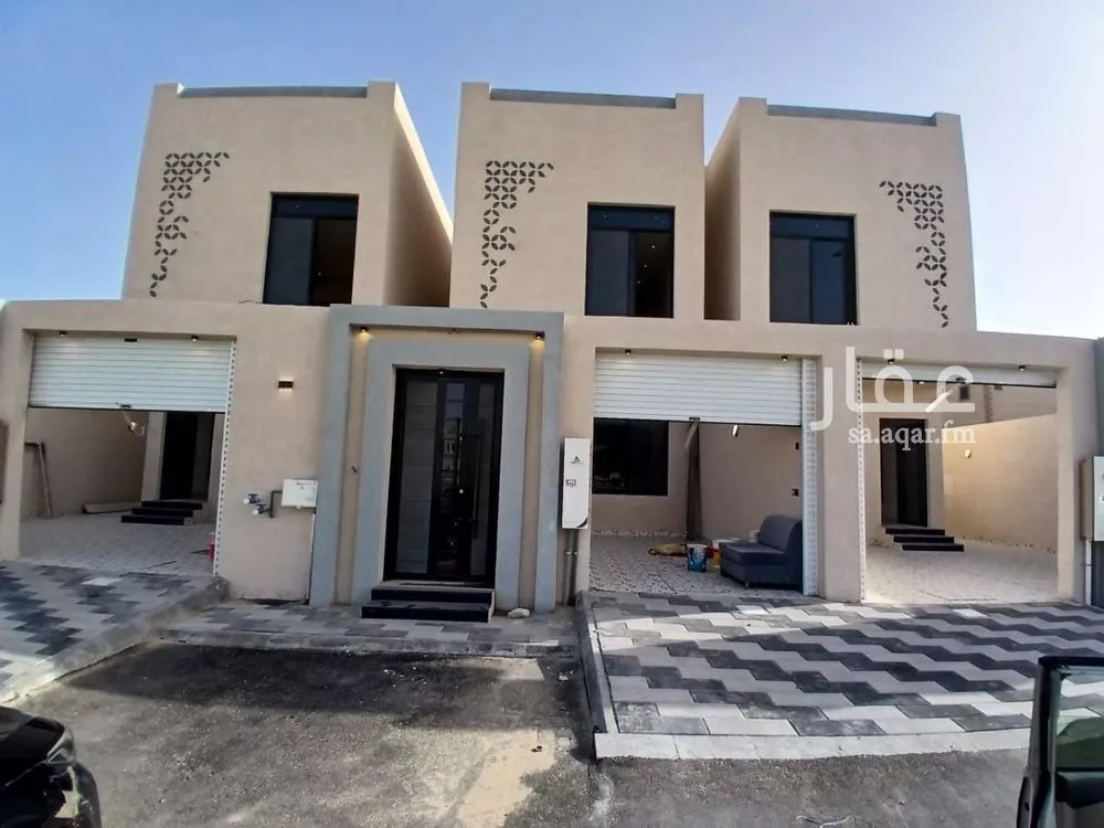 8 bedroom villa in Al Amwaj 1