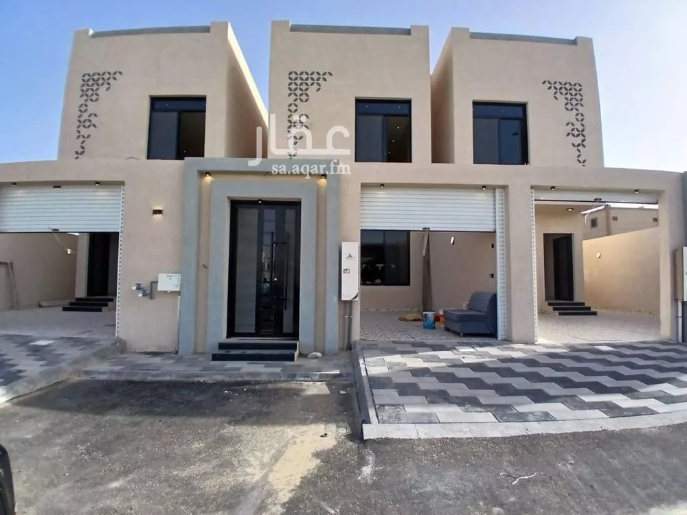 8 bedroom villa in Al Amwaj 4