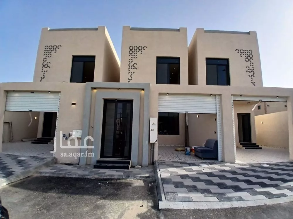 8 bedroom villa in Al Amwaj 5