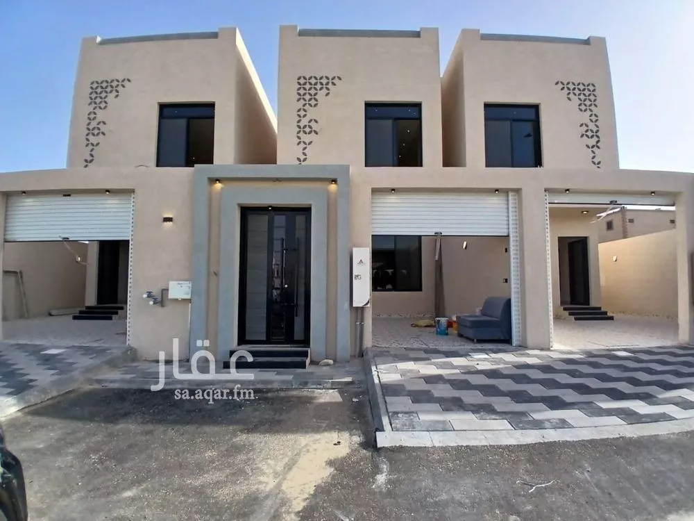 8 bedroom villa in Al Amwaj 2
