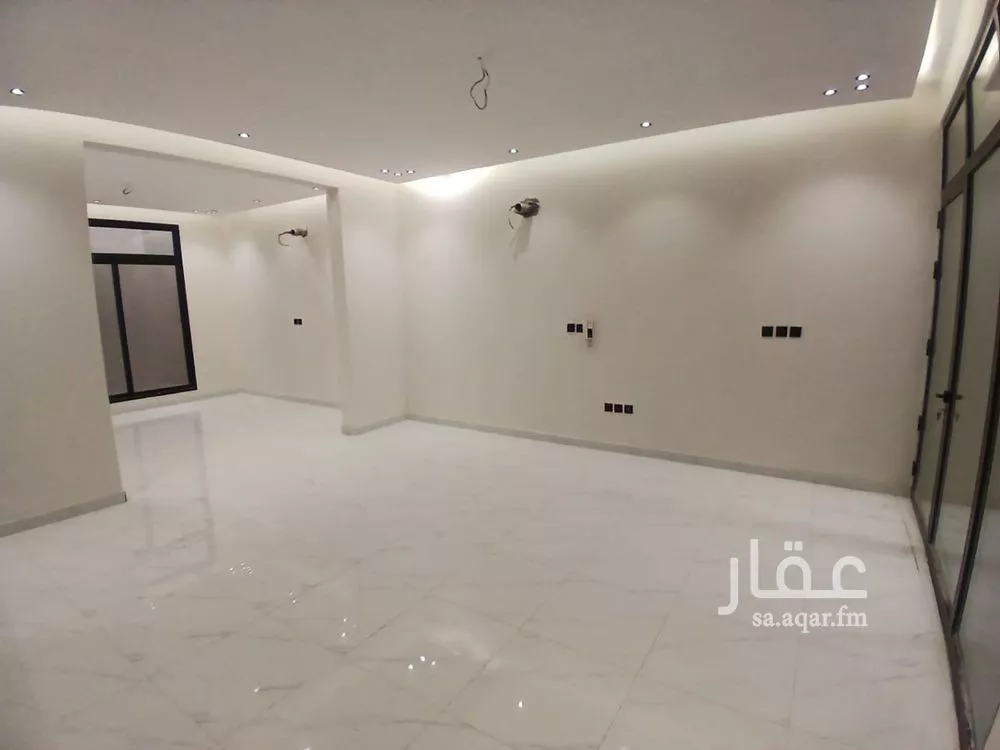 8 bedroom villa in As Sawari 5