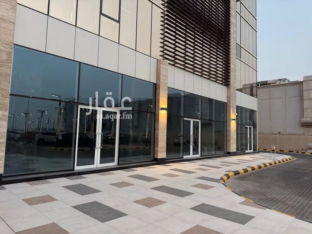 8100 sqm shop in Al Olaya 4