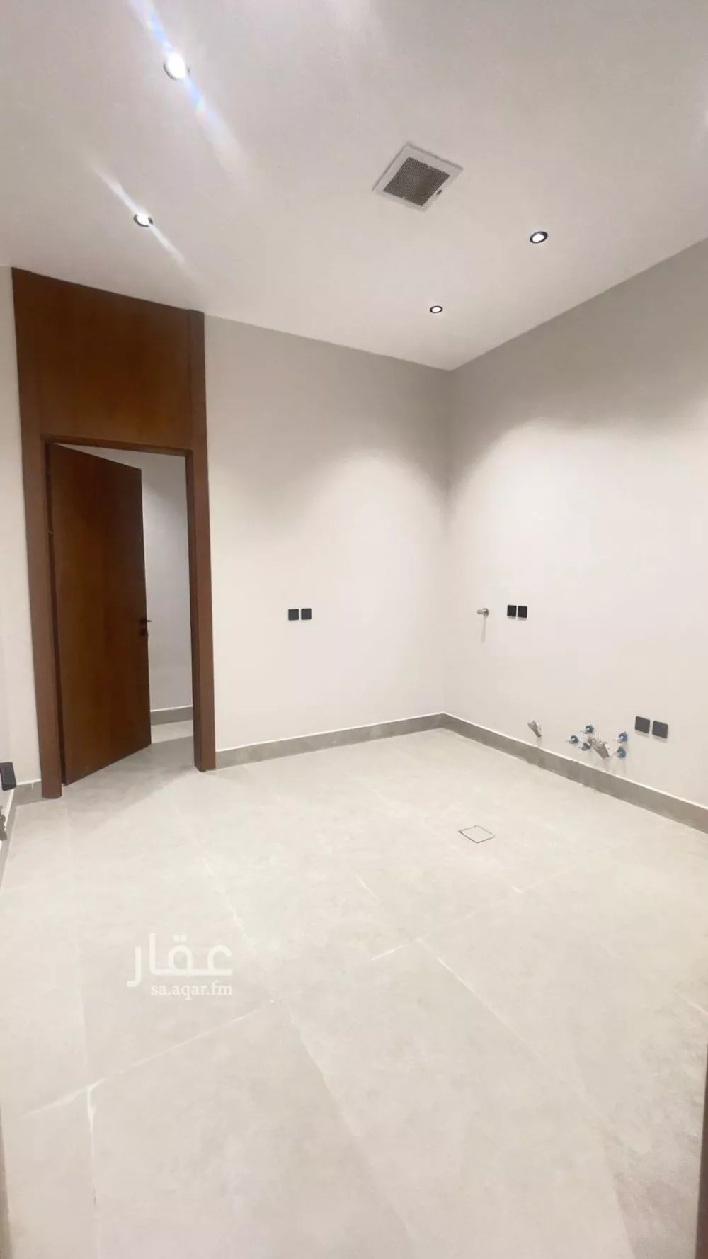 3 bedroom floor in Al Janadriyah 12